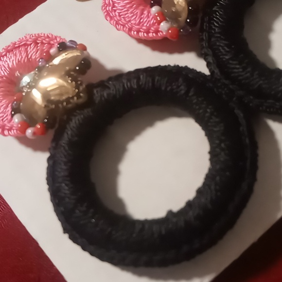 Double hoop thread wrapped earrings. - Picture 4 of 5